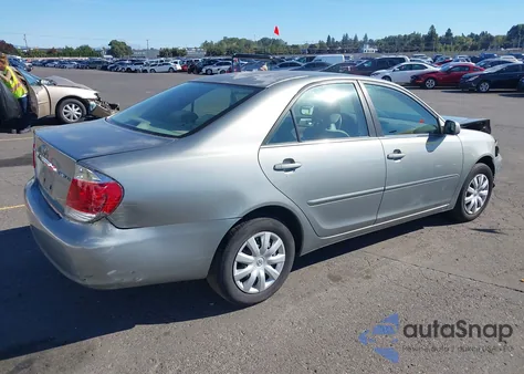 2005 Toyota Camry Le z USA, uszkodzony, nr VIN JTDBE30K553000871
